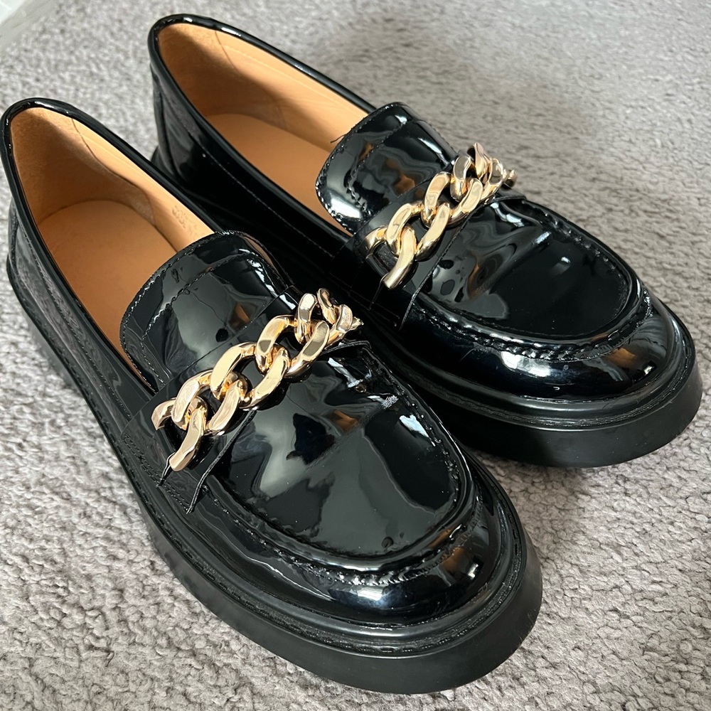 Chain Decor Slip On Loafers - Picture 5 of 6